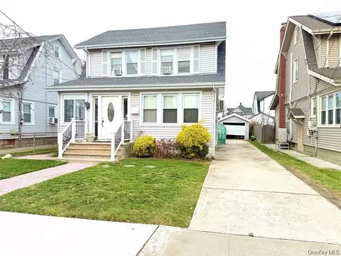 49 Malden Ave, Lynbrook, NY 11563