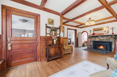 Entry Way - 5 Trinity Pl, Cornwall, NY 12518 photo 4 of 5