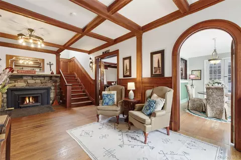 Entry Way - 5 Trinity Pl, Cornwall, NY 12518 photo 1 of 5
