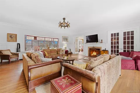 Living - 5 Trinity Pl, Cornwall, NY 12518 photo 2 of 7