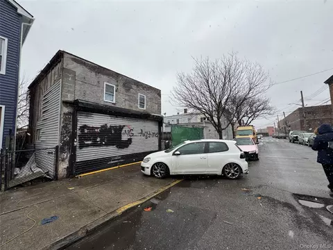 5755 58th St, New York, NY 11378 photo 3