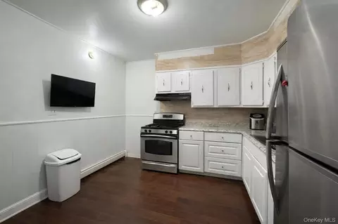5755 58th St, New York, NY 11378 photo 7