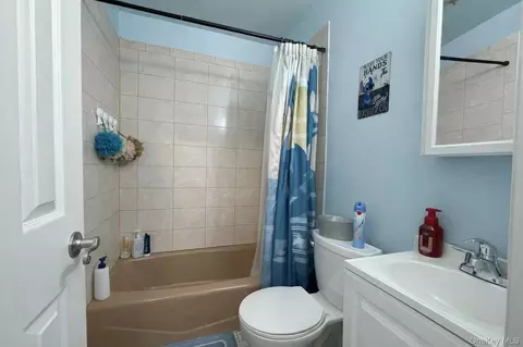 5755 58th St, New York, NY 11378 photo 8