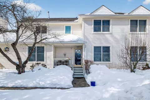 325 Cornwall Meadows Ln, Patterson, NY 12563