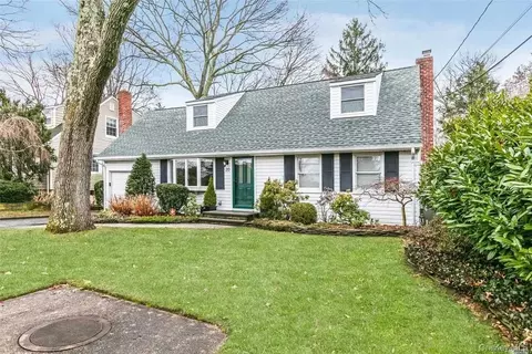20 Marlboro Dr, Huntington, NY 11743