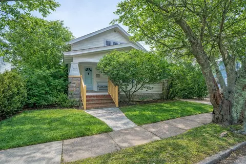 210 5th St, Greenport, NY 11944