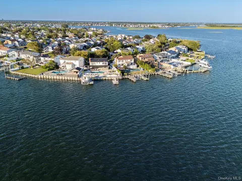 3600 Bertha Dr, Baldwin, NY 11510