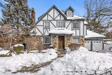 24 Yale Ave, Hewlett, NY 11557