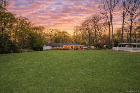 38 Arista Dr, Dix Hills, NY 11746