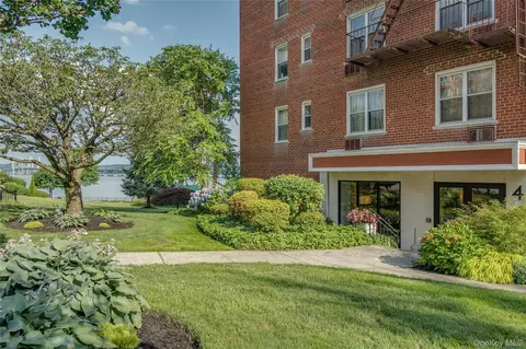 4 Salisbury Pt #4A, Orangetown, NY 10960