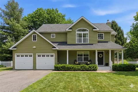 30 Rancher Pl, Huntington, NY 11743