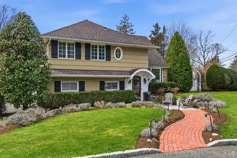 36 Bay Dr E, Huntington, NY 11743
