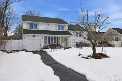 4 Karp Dr, Islip Terrace, NY 11752