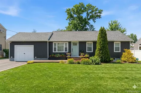 9 Hinton Ave, Babylon, NY 11702