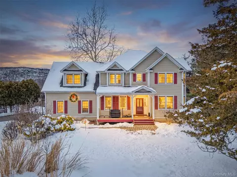 72 Coppergate Ln, Warwick, NY 10990