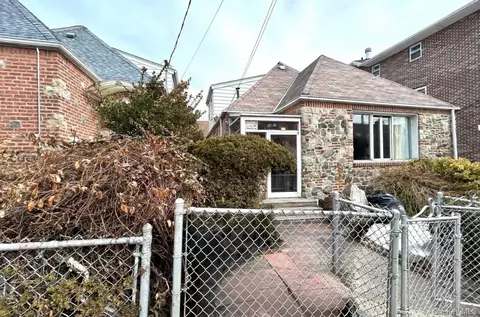 54-07 84th St, Elmhurst, NY 11373
