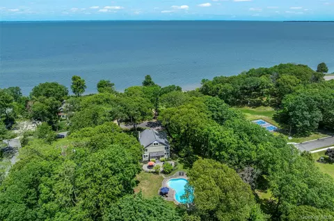1 Beach Hill Dr, Northport, NY 11768