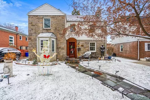 2943 143rd St, Flushing, NY 11354