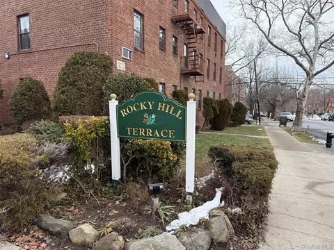 215-19 48th Ave #2C, Bayside, NY 11364