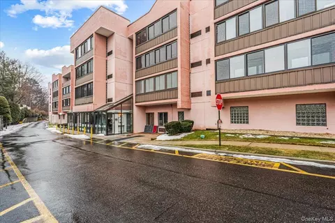 800 Willis Ave #115, North Hempstead, NY 11507