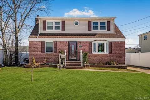 739 N Ascan St, Elmont, NY 11003
