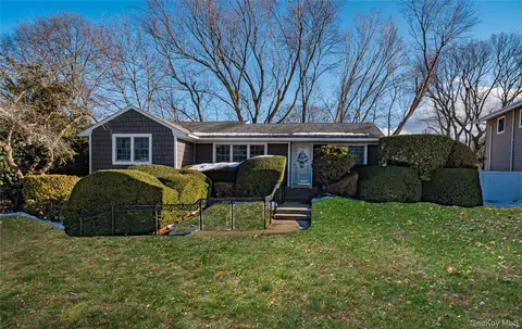 16 Landview Dr, Kings Park, NY 11754