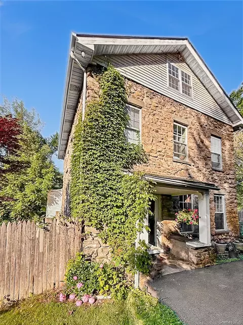 645 Gardnertown Rd, Newburgh, NY 12550