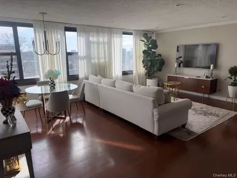 10-24 166th St #7C, New York, NY 11357