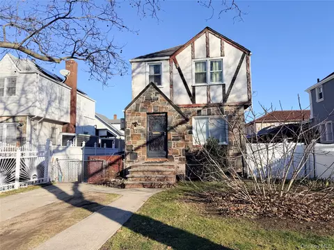 13309 Van Wyck Expy, South Ozone Park, NY 11436
