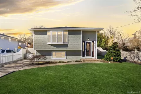 214 Ralph Ave, Babylon, NY 11702