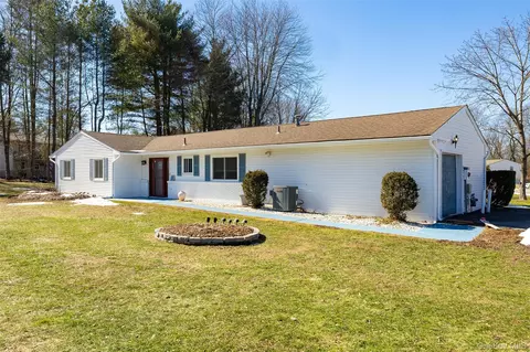 1 Mina Dr, Wappinger, NY 12590