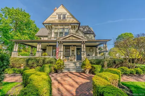 103 Highland Ave, Northport, NY 11768
