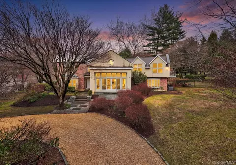 6 W Sunnyside Ln, Greenburgh, NY 10533