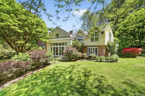 6 W Sunnyside Ln, Greenburgh, NY 10533