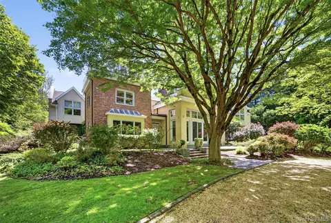 6 W Sunnyside Ln, Greenburgh, NY 10533