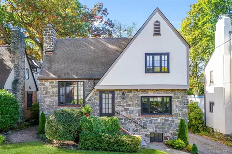 206 Knollwood Ave, Mamaroneck, NY 10543
