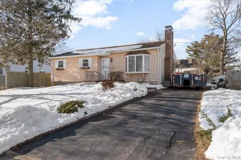 342 9th St, West Babylon, NY 11704