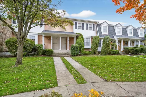 109 Glen Way, Syosset, NY 11791