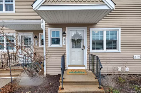 509 Covington Green Ln, Patterson, NY 12563