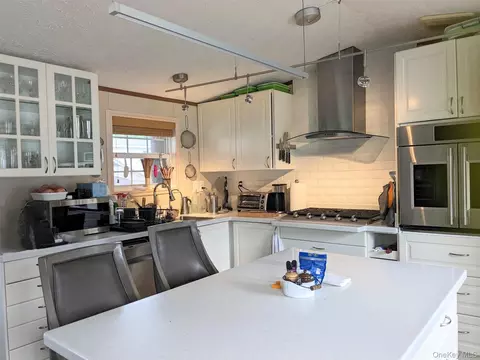 Kitchen - 4 Treeline Cir #4, Philipstown, NY 10516 photo 2 of 4