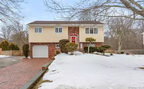 90 Babylon Ave, West Islip, NY 11795