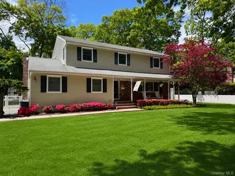 14 Hillside Ave, Saint James, NY 11780