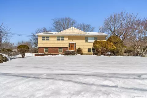 7 Lake Dr, Orangetown, NY 10976