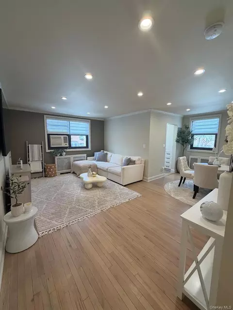 1776 166th St #4170, Whitestone, NY 11357