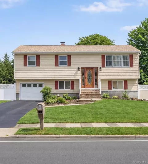 1682 Church St, Holbrook, NY 11741