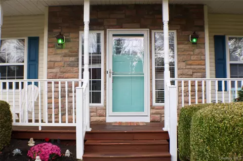 5 Juniper Way, Fishkill, NY 12590