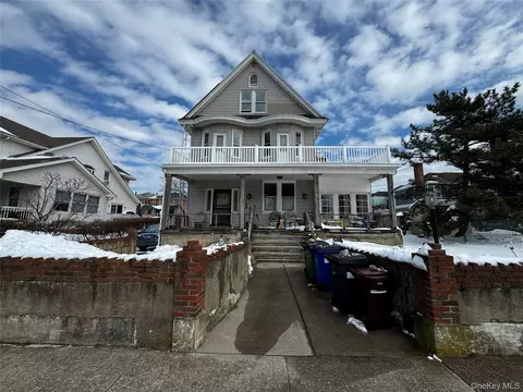 146 Beach 130th St, Rockaway Park, NY 11694