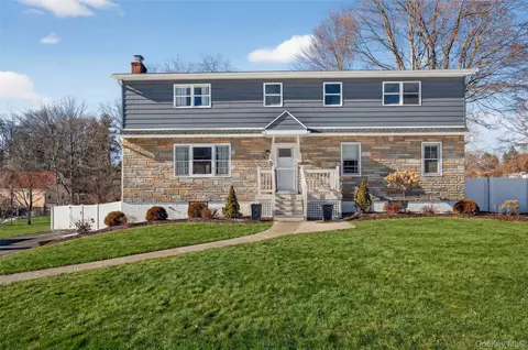 15 Laffin Ln, Poughkeepsie, NY 12603