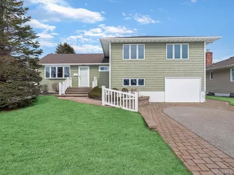 4057 Eve Dr, Seaford, NY 11783