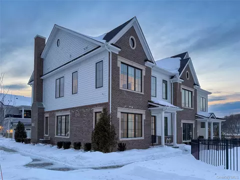 4 Wright Dr, New Castle, NY 10514